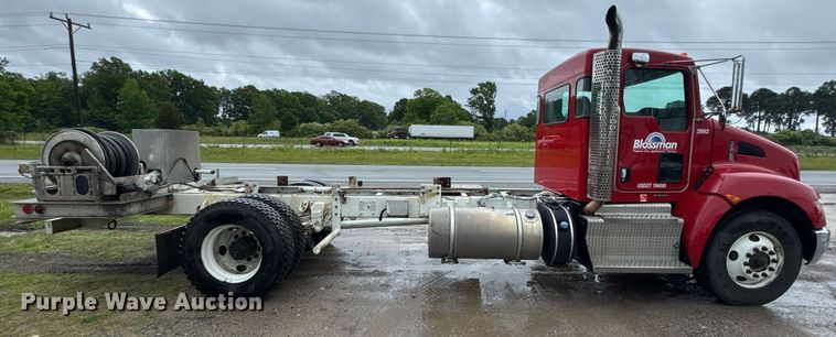 image for item DW1950 2017 Kenworth T370 truck cab and chassis