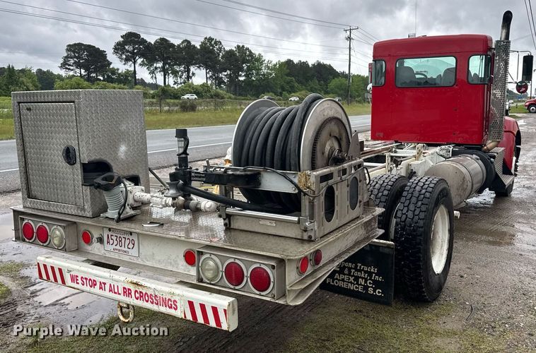 image for item DW1950 2017 Kenworth T370 truck cab and chassis