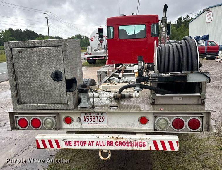 image for item DW1950 2017 Kenworth T370 truck cab and chassis