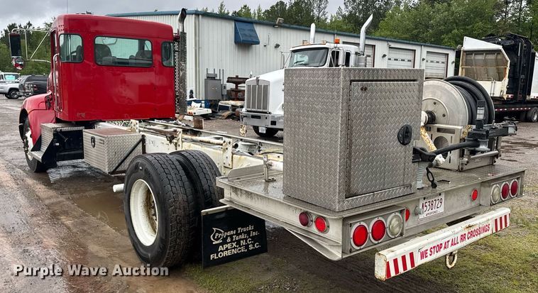 image for item DW1950 2017 Kenworth T370 truck cab and chassis