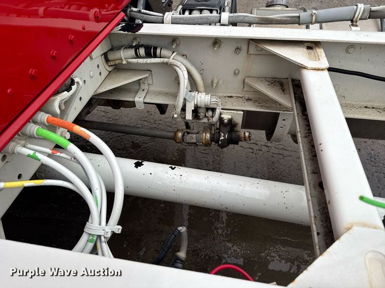 image for item DW1950 2017 Kenworth T370 truck cab and chassis