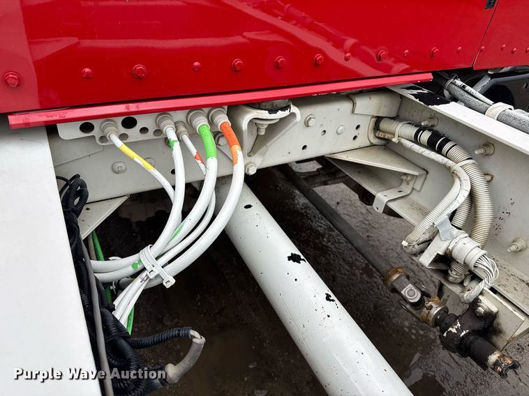 image for item DW1950 2017 Kenworth T370 truck cab and chassis