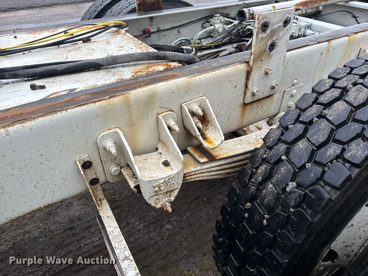 image for item DW1950 2017 Kenworth T370 truck cab and chassis