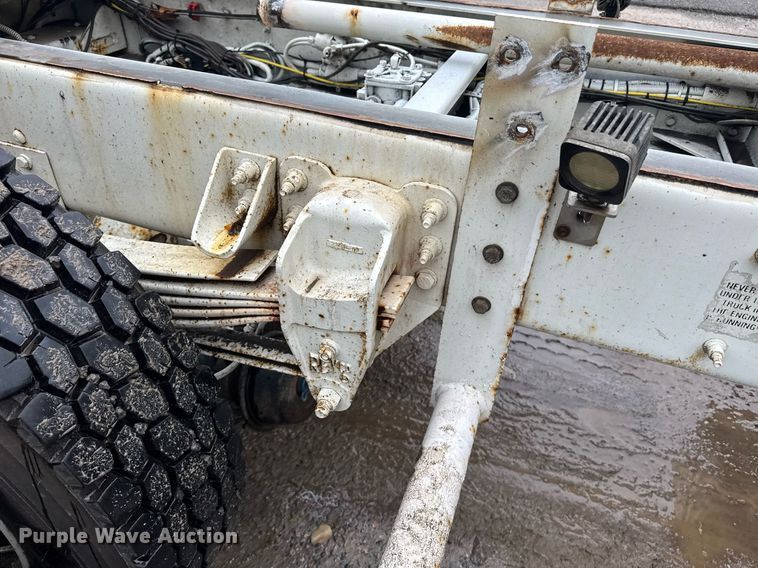 image for item DW1950 2017 Kenworth T370 truck cab and chassis