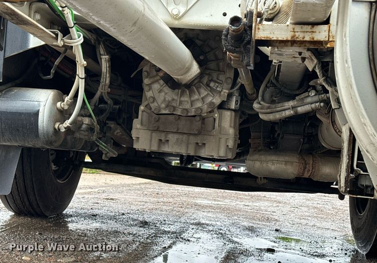 image for item DW1950 2017 Kenworth T370 truck cab and chassis