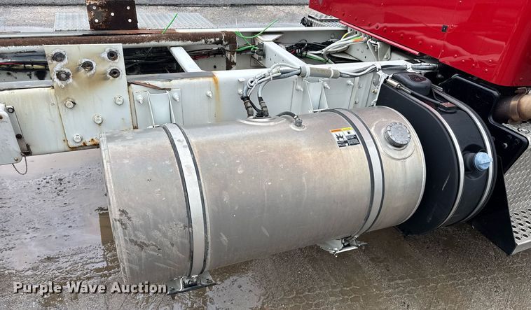 image for item DW1950 2017 Kenworth T370 truck cab and chassis