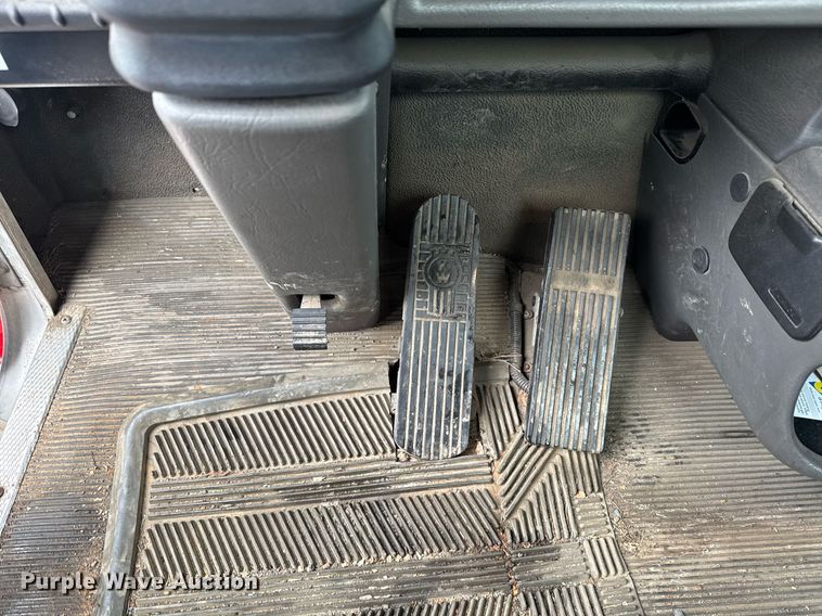 image for item DW1950 2017 Kenworth T370 truck cab and chassis