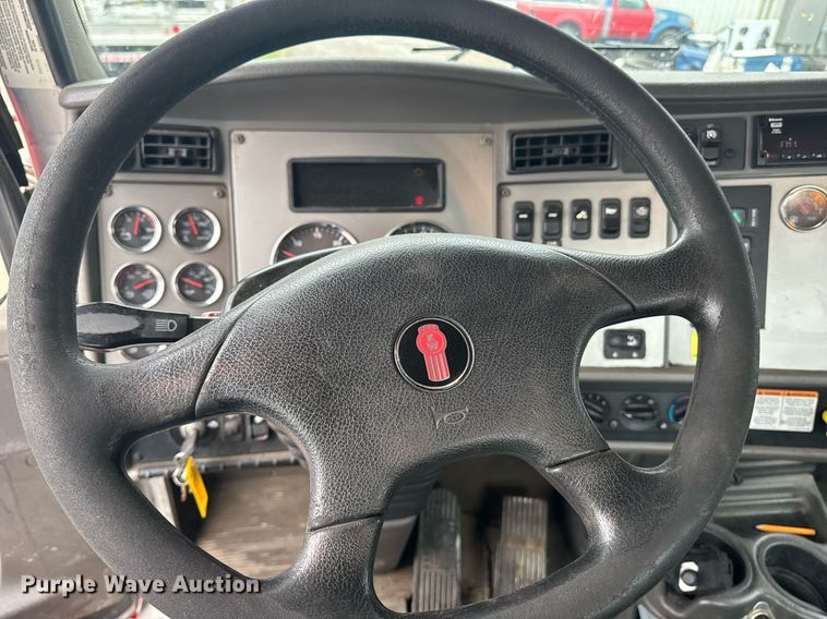 image for item DW1950 2017 Kenworth T370 truck cab and chassis