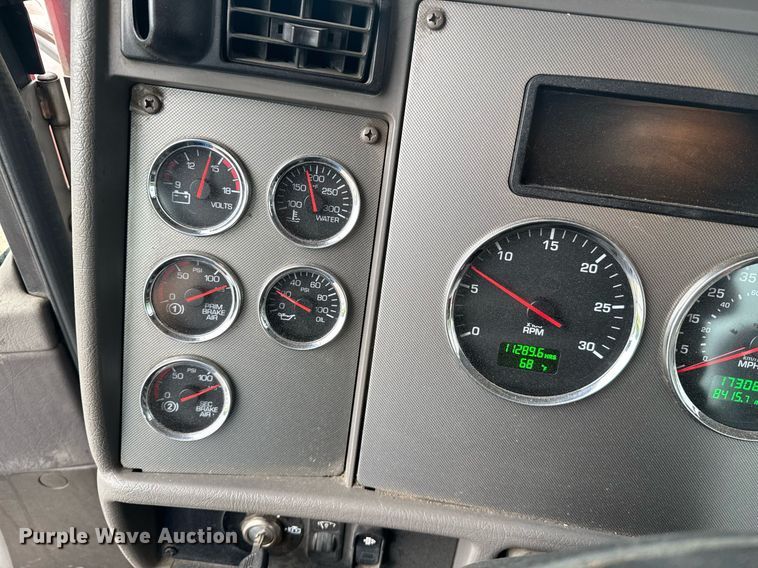 image for item DW1950 2017 Kenworth T370 truck cab and chassis