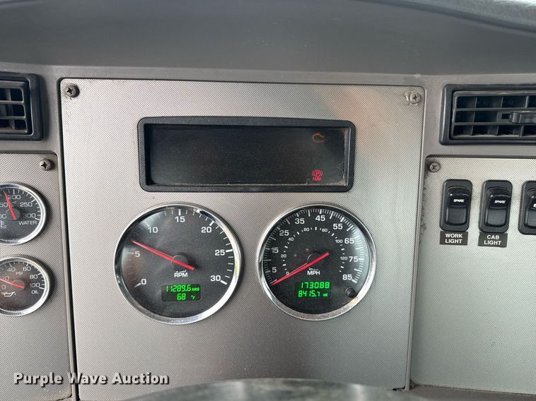 image for item DW1950 2017 Kenworth T370 truck cab and chassis