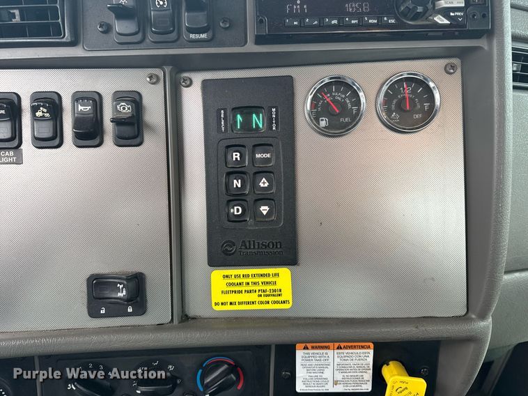 image for item DW1950 2017 Kenworth T370 truck cab and chassis