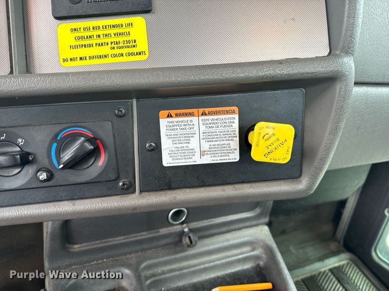 image for item DW1950 2017 Kenworth T370 truck cab and chassis