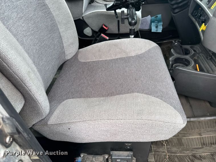 image for item DW1950 2017 Kenworth T370 truck cab and chassis