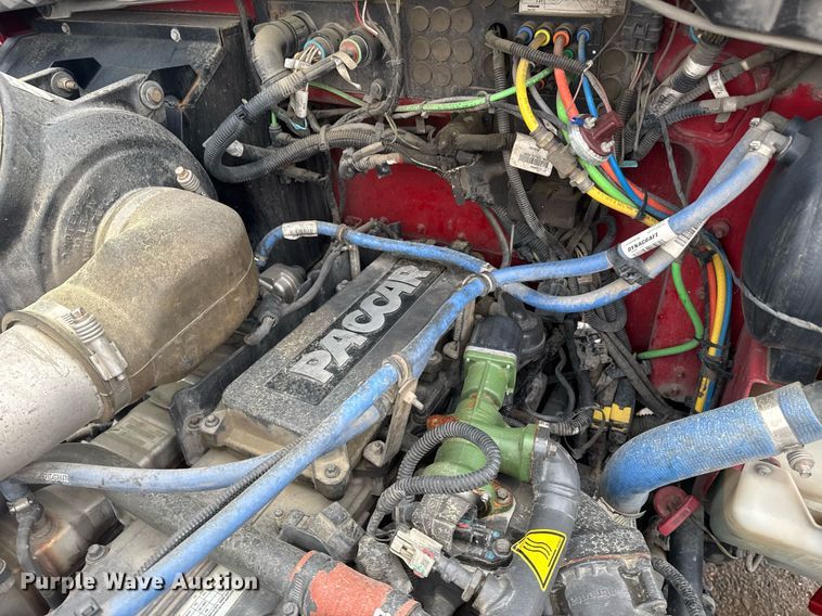 image for item DW1950 2017 Kenworth T370 truck cab and chassis