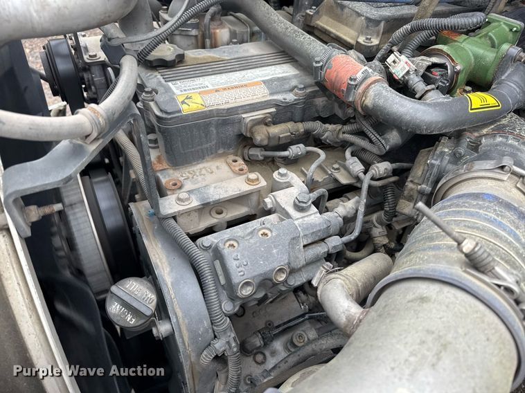 image for item DW1950 2017 Kenworth T370 truck cab and chassis