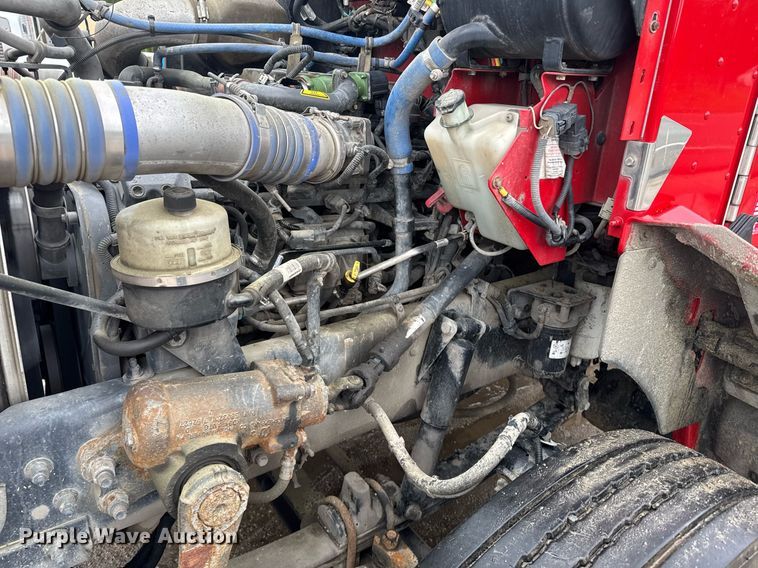 image for item DW1950 2017 Kenworth T370 truck cab and chassis