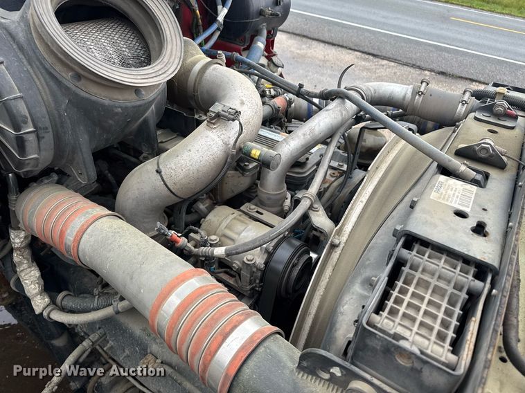 image for item DW1950 2017 Kenworth T370 truck cab and chassis