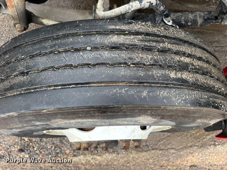 image for item DW1950 2017 Kenworth T370 truck cab and chassis