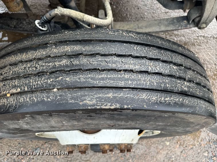 image for item DW1950 2017 Kenworth T370 truck cab and chassis