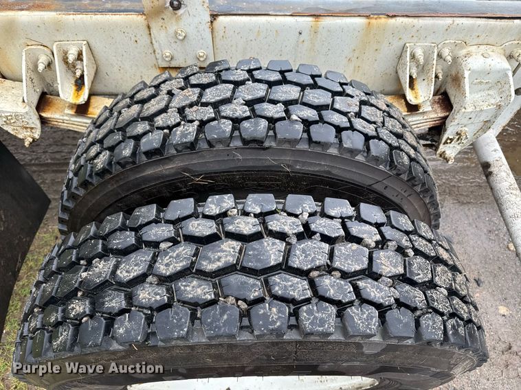 image for item DW1950 2017 Kenworth T370 truck cab and chassis