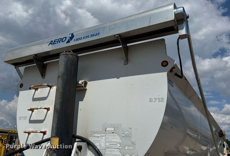 image for item DX8962 2015 Clement Rockstar Plus end dump trailer