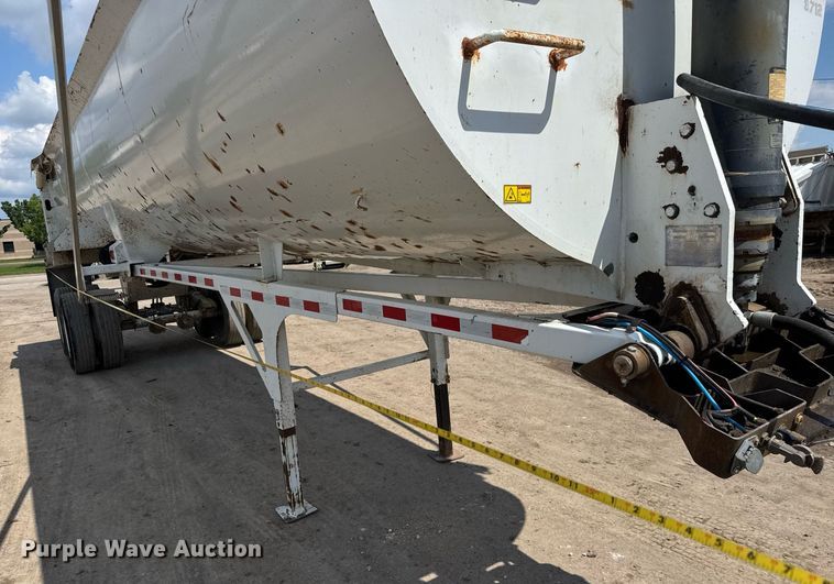 image for item DX8962 2015 Clement Rockstar Plus end dump trailer