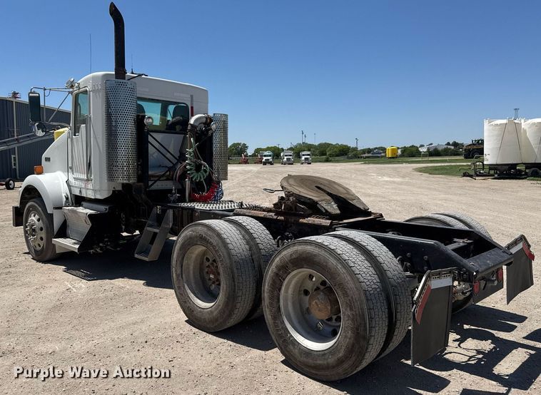 image for item DX8994 2011 Kenworth T800 semi truck