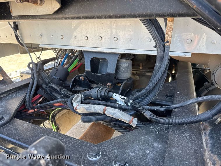 image for item DX8994 2011 Kenworth T800 semi truck