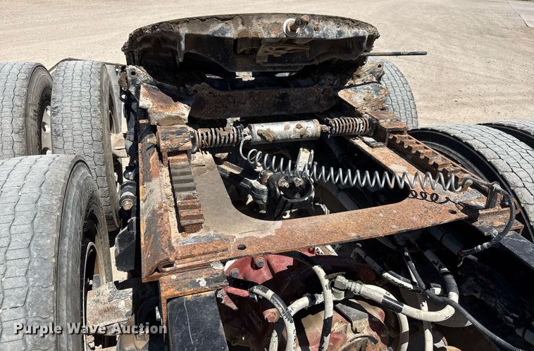 image for item DX8994 2011 Kenworth T800 semi truck