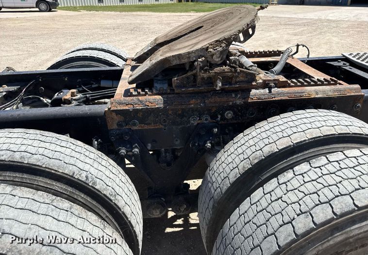 image for item DX8994 2011 Kenworth T800 semi truck