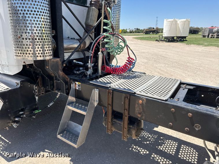 image for item DX8994 2011 Kenworth T800 semi truck