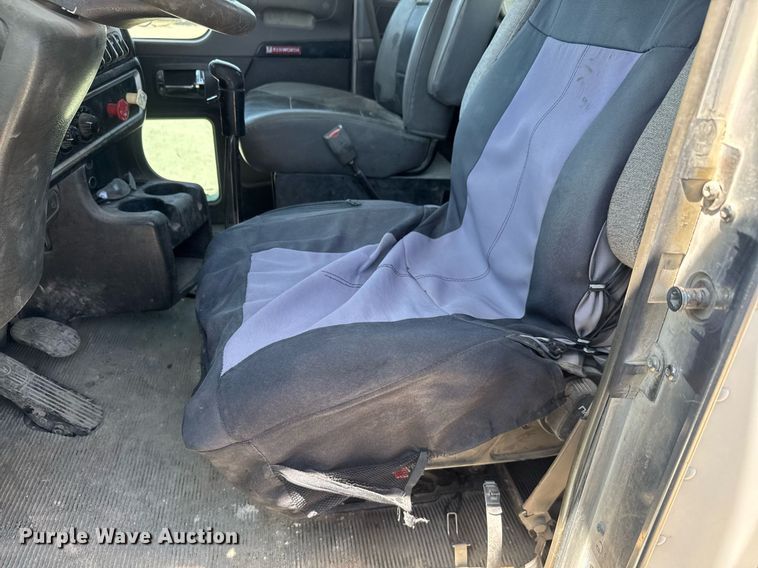 image for item DX8994 2011 Kenworth T800 semi truck