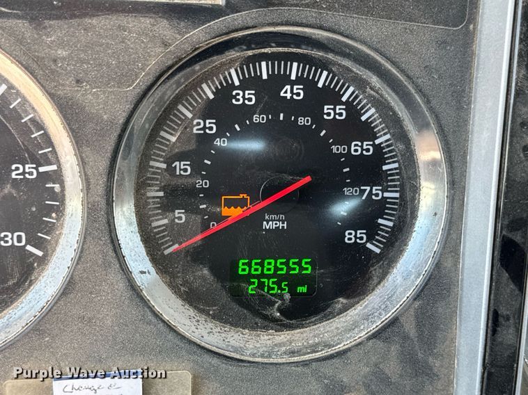 image for item DX8994 2011 Kenworth T800 semi truck