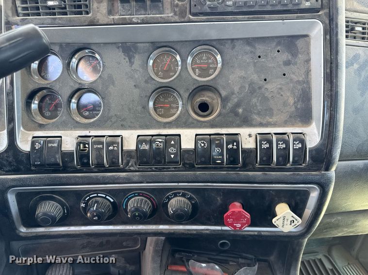 image for item DX8994 2011 Kenworth T800 semi truck