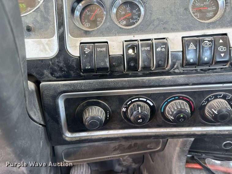 image for item DX8994 2011 Kenworth T800 semi truck