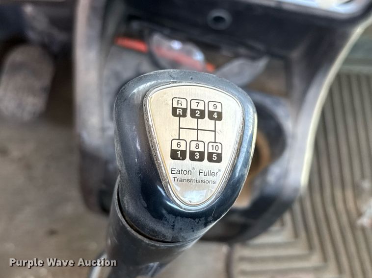 image for item DX8994 2011 Kenworth T800 semi truck