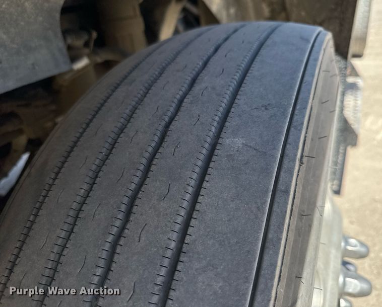 image for item DX8994 2011 Kenworth T800 semi truck