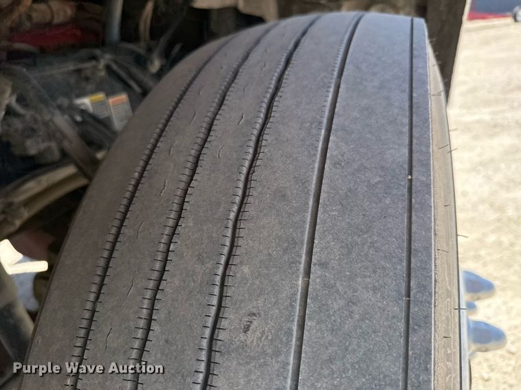 image for item DX8994 2011 Kenworth T800 semi truck