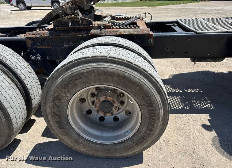 image for item DX8994 2011 Kenworth T800 semi truck