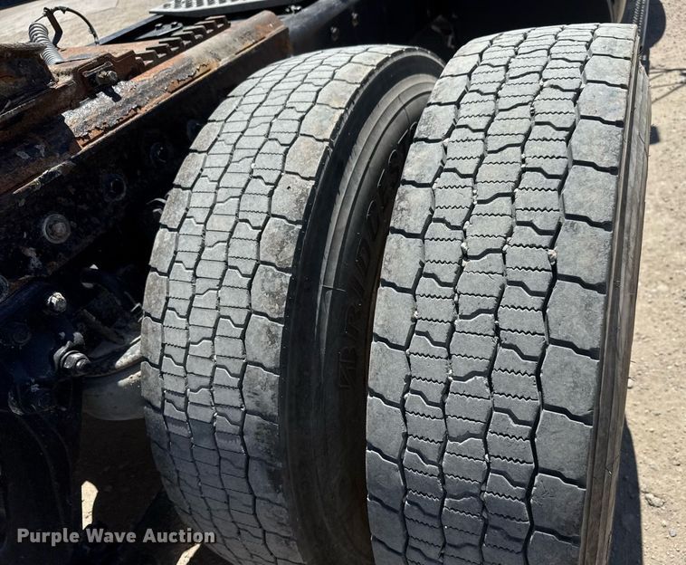 image for item DX8994 2011 Kenworth T800 semi truck