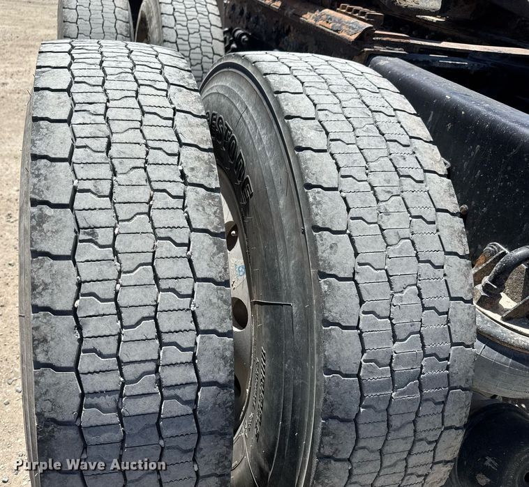 image for item DX8994 2011 Kenworth T800 semi truck