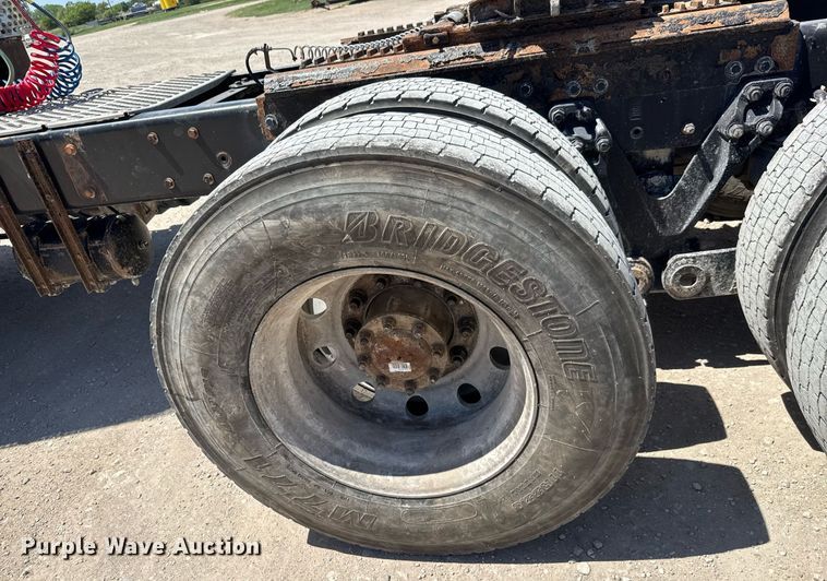 image for item DX8994 2011 Kenworth T800 semi truck