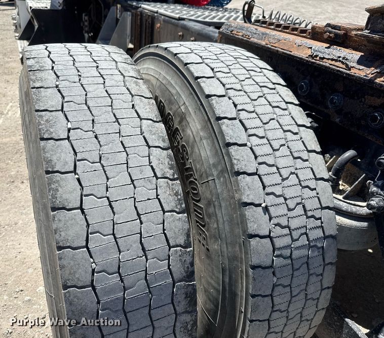 image for item DX8994 2011 Kenworth T800 semi truck