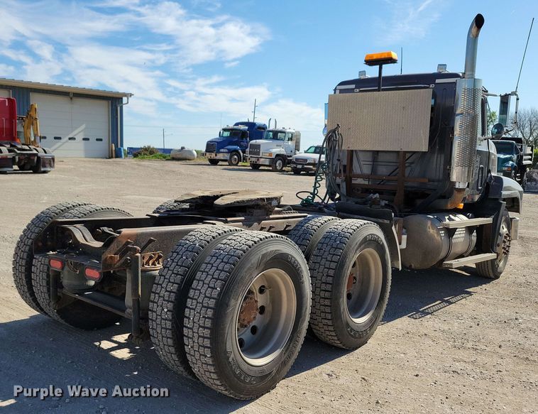 image for item EA2446 1997 Mack CH613 semi truck