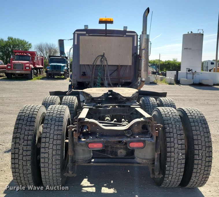 image for item EA2446 1997 Mack CH613 semi truck