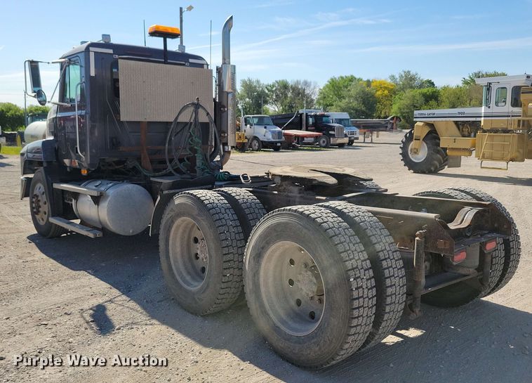 image for item EA2446 1997 Mack CH613 semi truck