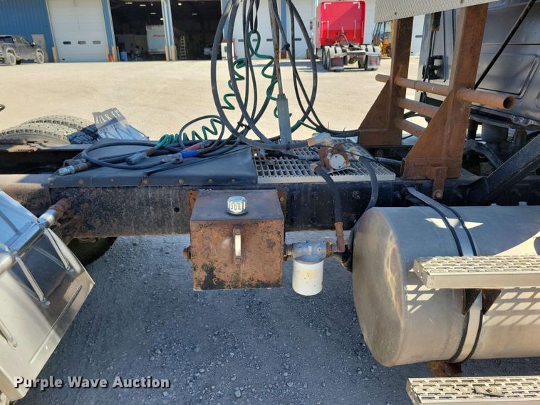 image for item EA2446 1997 Mack CH613 semi truck