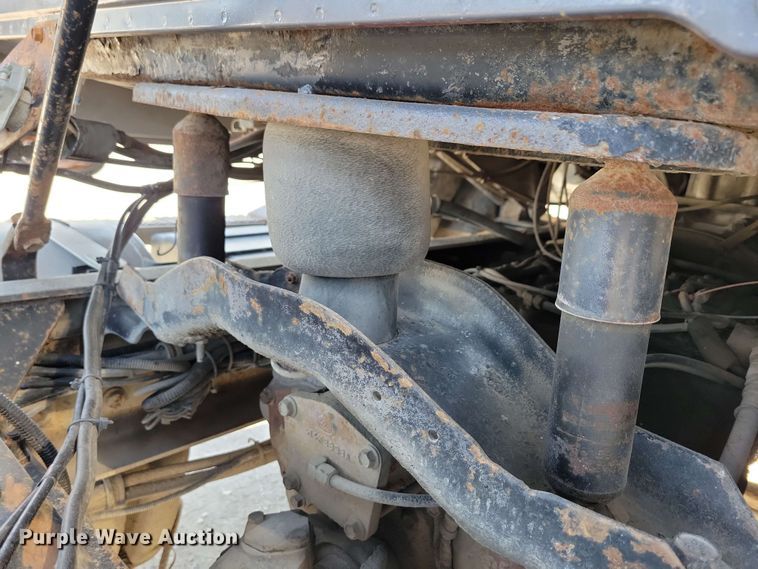 image for item EA2446 1997 Mack CH613 semi truck