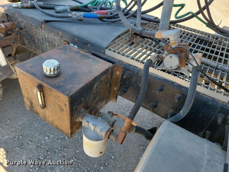 image for item EA2446 1997 Mack CH613 semi truck