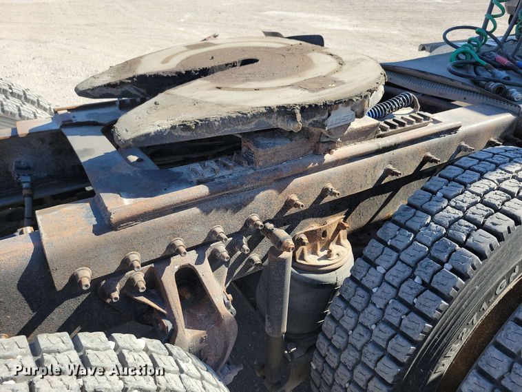 image for item EA2446 1997 Mack CH613 semi truck